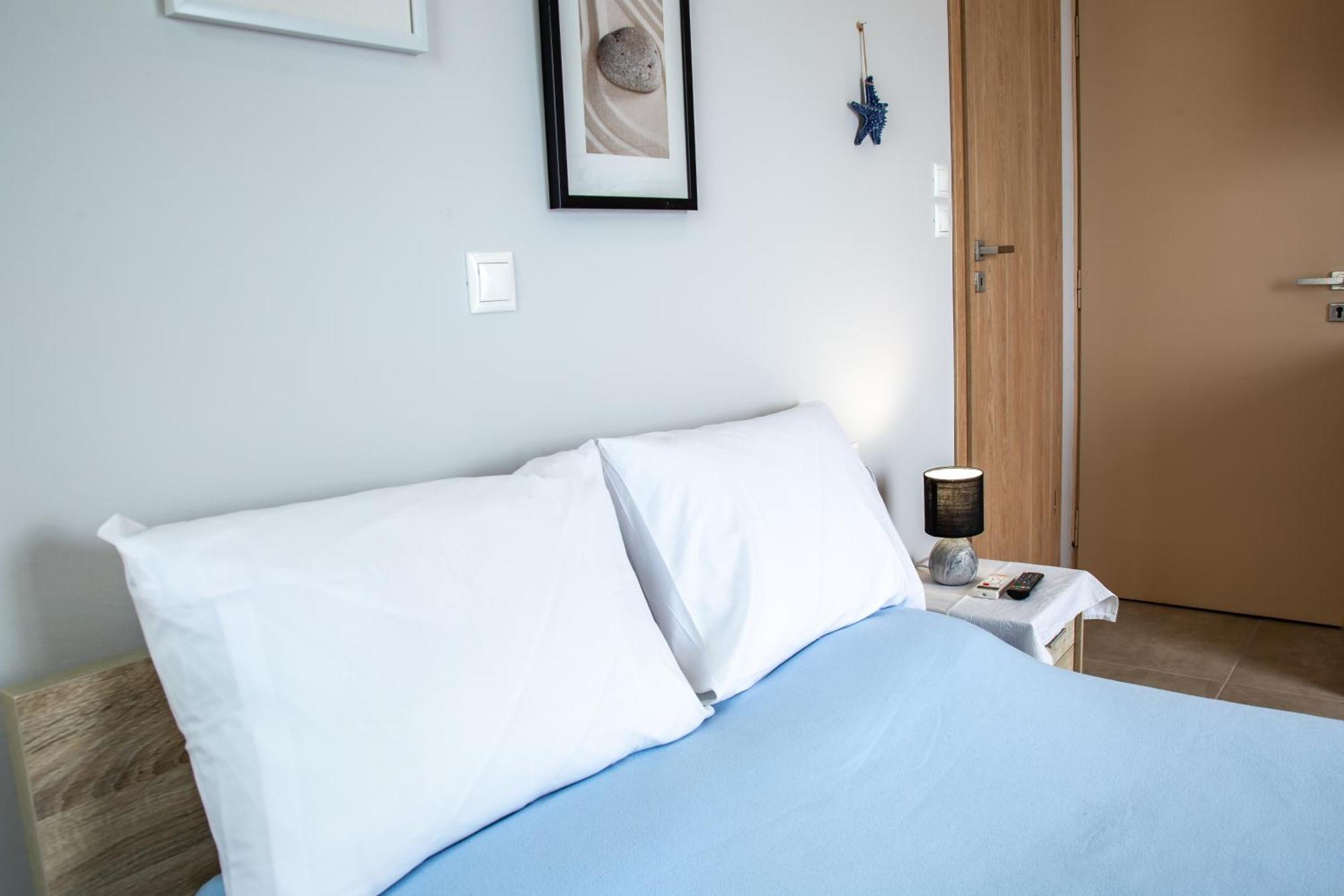 Nefeli Rooms Agia Marina Exterior foto