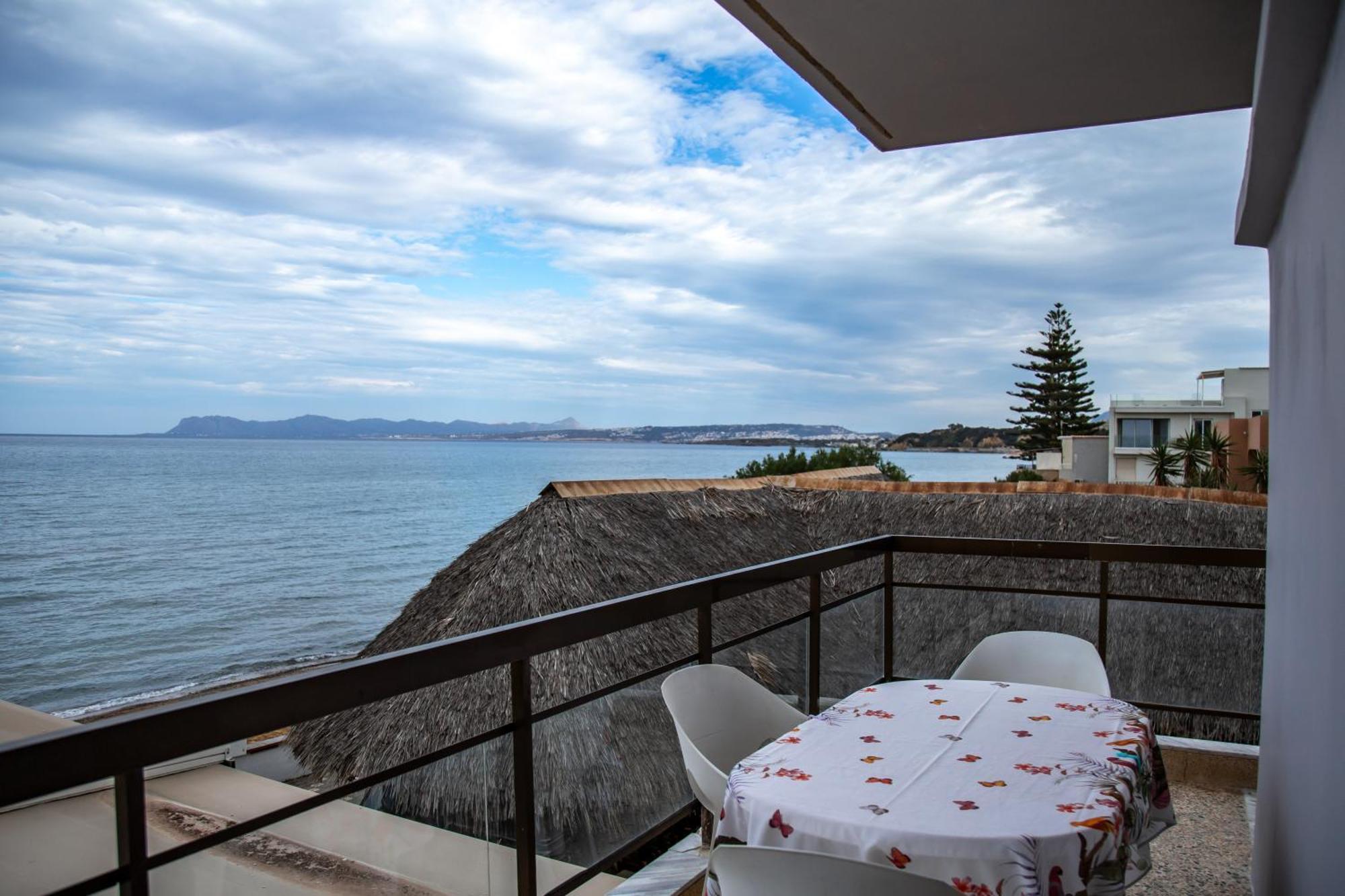 Nefeli Rooms Agia Marina Exterior foto